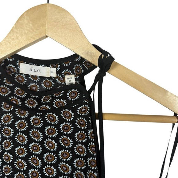 A.L.C. Women’s 100% Silk Tie Neck Sleeveless Floral Blouse Size 6 - Picture 7 of 9